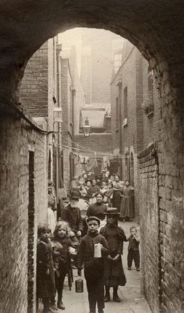 street-lamps-in-1901-2-horace-warner-took-photos-of-east-end-street-kids-who-he-called-spitalfields-nippers.jpg?w=265&h=450