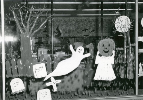 Halloween Painted Store Windows-via Blogspot dot com